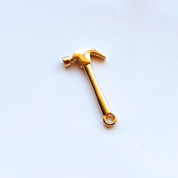 Vintage Rich Gold Tone Realistic Hammer Mini Pendant Bracelet Charm - Picture 1 of 3